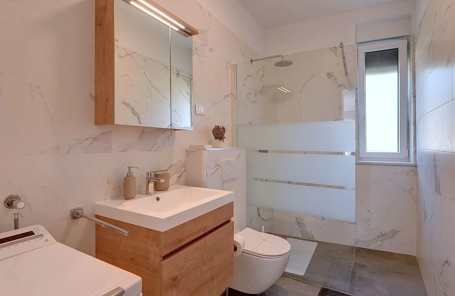 Modernes Apartment Mit Grosser Terrasse 普耶斯察纳乌瓦拉 0*,