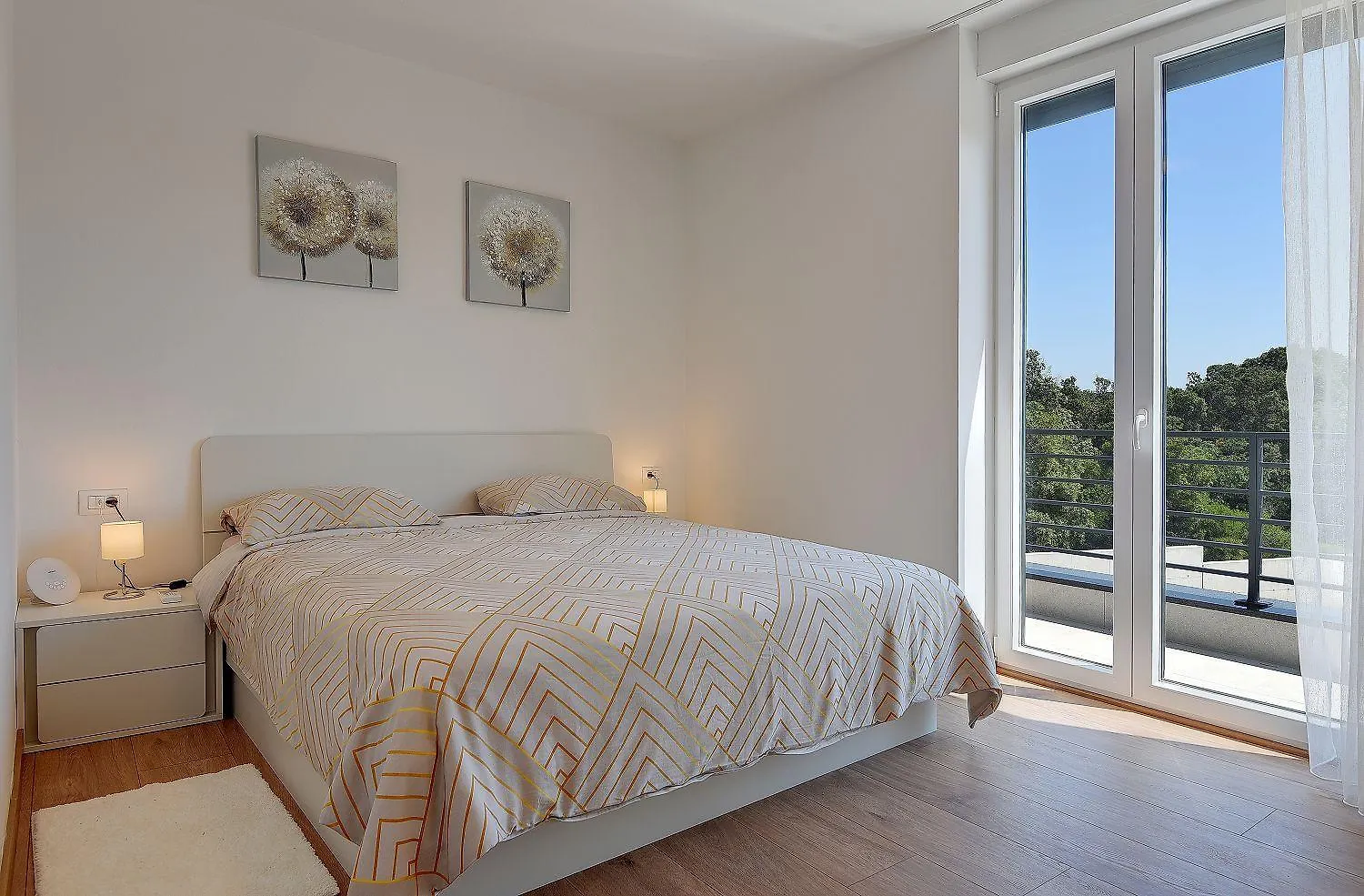 Modernes Apartment Mit Grosser Terrasse بيشكانا أوفالا