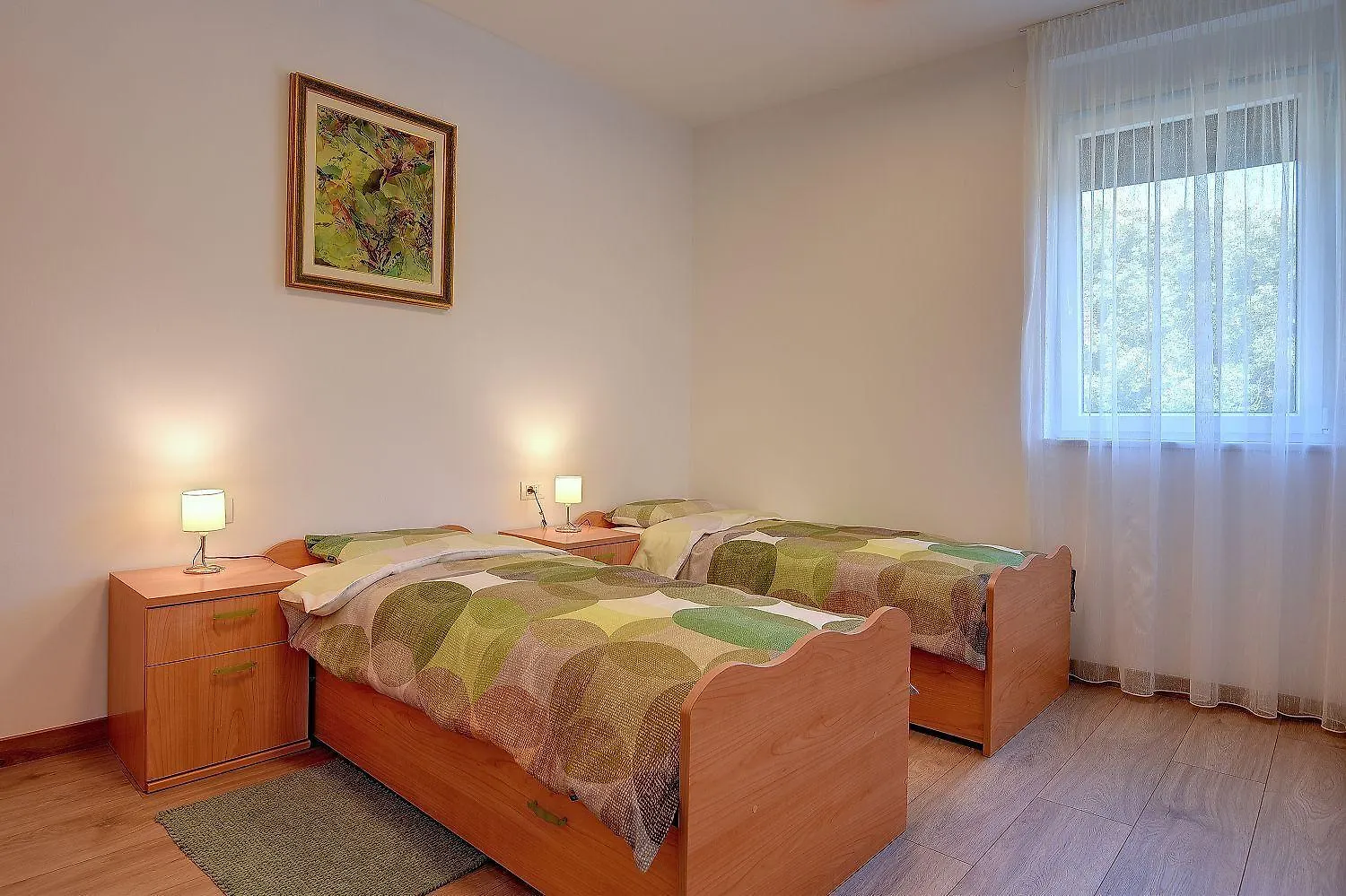 Modernes Apartment Mit Grosser Terrasse 普耶斯察纳乌瓦拉