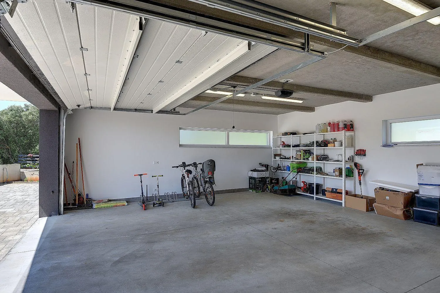 Modernes Apartment Mit Grosser Terrasse 普耶斯察纳乌瓦拉